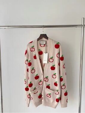 🚩steal authentic Gucci Pink Cardigan with Red and Green Apple Motif